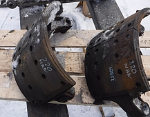 33885 Тормозная колодка задняя ширина 220мм 81502016218 MAN 19.414 F2000 1999