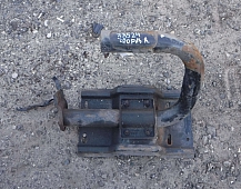 33524 Кронштейн подножки нижний правый 7C46E20047AB T192437 FORD CARGO 1838N 2011