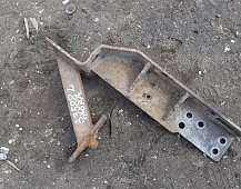 33588 Кронштейн усилителя бампера левый FORD CARGO 1838N 2011