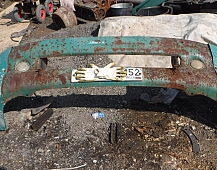 33990 Бампер передний железный Фредлайнер Columbia CATERPILLAR 15 CAT 15 C15MBN