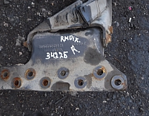 34225  Кронштейн траверсы  двигателя правый 5010532514 Renault Magnum DXI12 2005