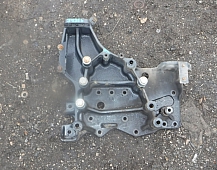 34195 Кронштейн кабины передний левый 5010574081 Renault Magnum DXI12 2005