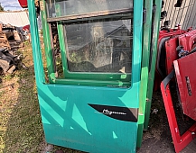 1002 Дверь правая зелёная Рено Магнум Renault Magnum 5010227323