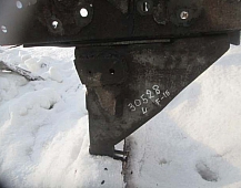 30528 Кронштейн реактивной тяги левый передний ВАРЕНЫЙ 8153854 3962421 Volvo F16 TD163