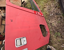 1012 Дверь правая красная Фредлайнер Центури Freightliner Century